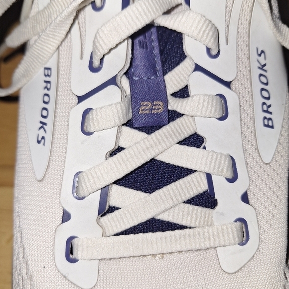 Men\'s Brooks Adrenaline GTS 23 Gray Running Shoes - . EUC main image 4